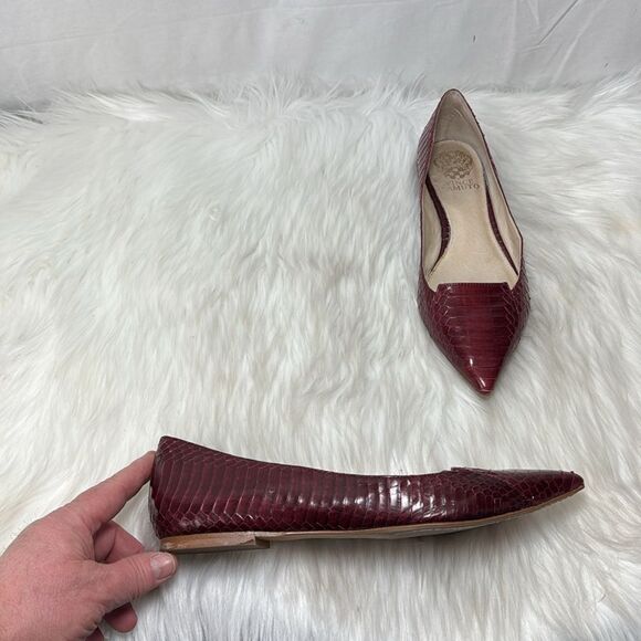 Vince Camuto Empa Burgundy Snake Print Leather Flats Sz 8 - Picture 1 of 6